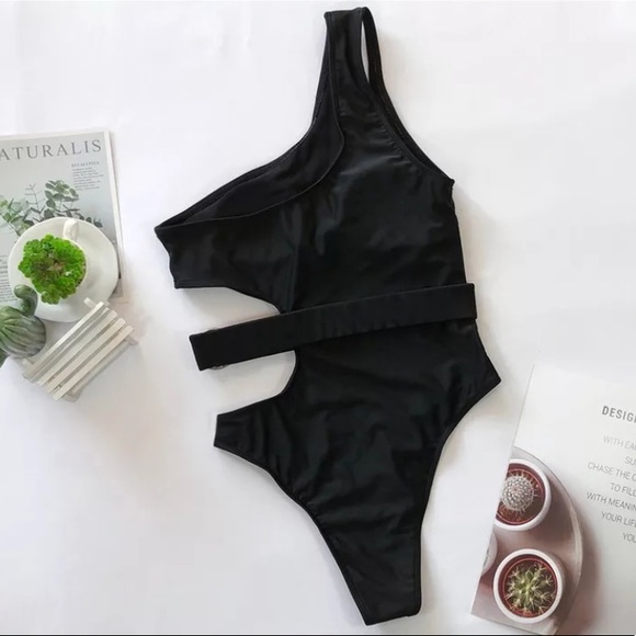 Black One Shoulder Cut Out Belted 1Pc Swimsuit - Picture 7 of 7